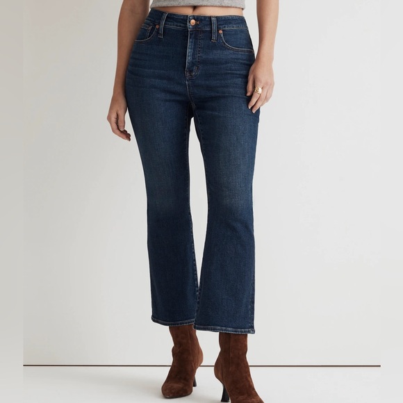 Madewell Denim - Madewell Curvy Kick Out Crop Jean Colleton Wash - Size 27